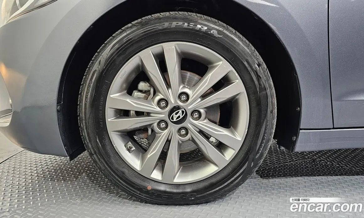 Hyundai Avante 2016 1.6 автомат (гидро), фото 5