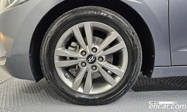 Hyundai Avante 2016 1.6 автомат (гидро), миниатюра 5