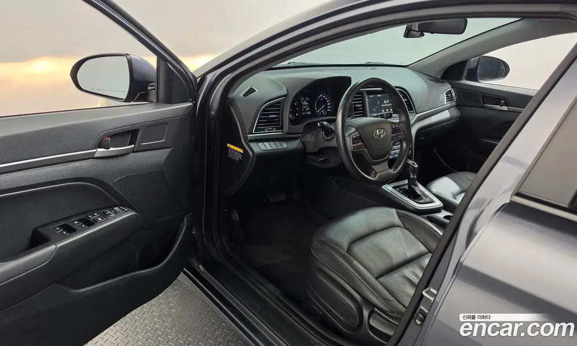 Hyundai Avante 2016 1.6 автомат (гидро), фото 13