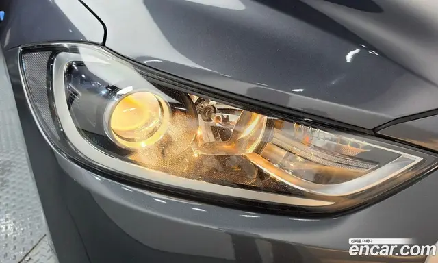 Hyundai Avante 2016 1.6 автомат (гидро), миниатюра 8
