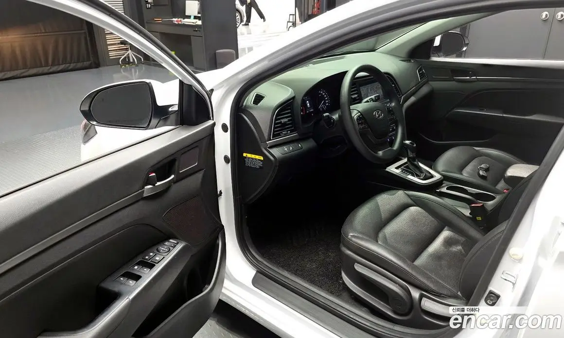 Hyundai Avante 2017 1.6 автомат (гидро), фото 13
