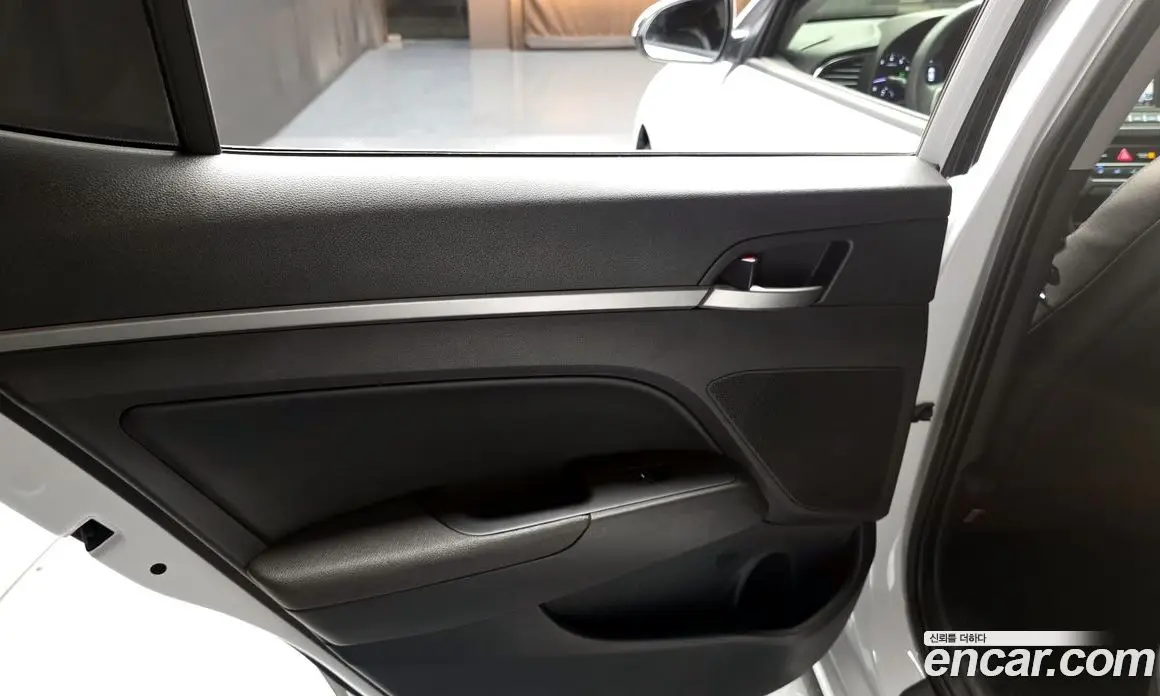 Hyundai Avante 2017 1.6 автомат (гидро), фото 15