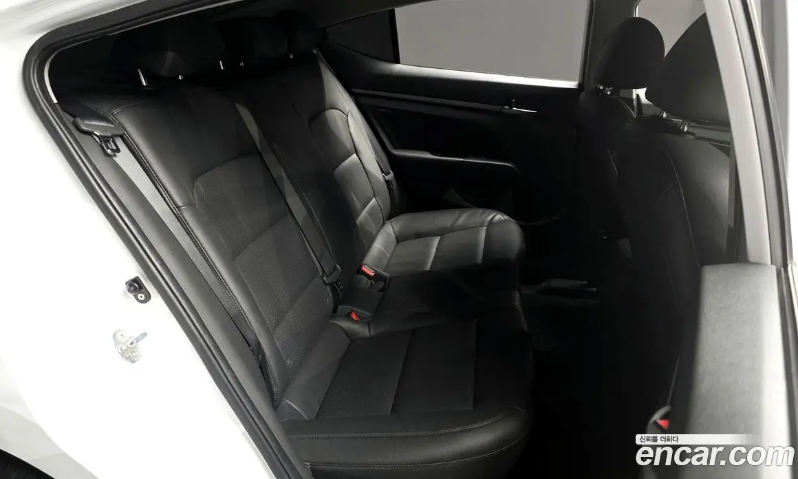 Hyundai Avante 2017 1.6 автомат (гидро), фото 17