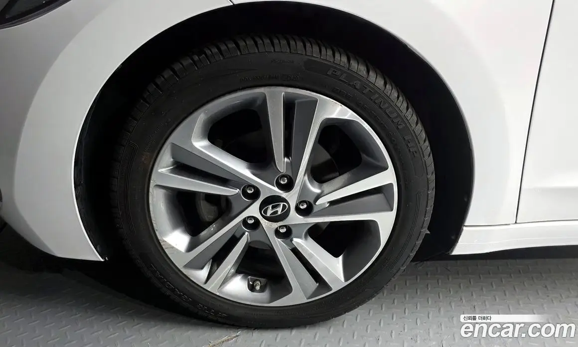 Hyundai Avante 2017 1.6 автомат (гидро), фото 5
