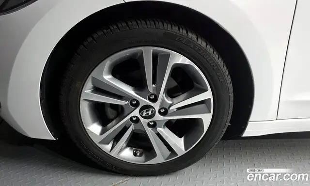 Hyundai Avante 2017 1.6 автомат (гидро), миниатюра 5
