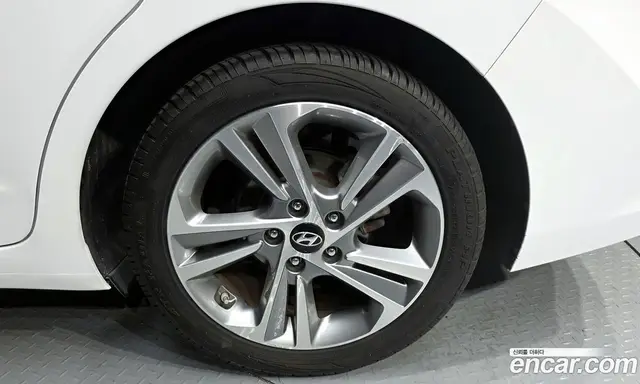 Hyundai Avante 2017 1.6 автомат (гидро), миниатюра 7