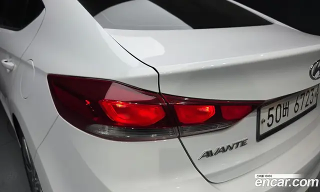 Hyundai Avante 2017 1.6 автомат (гидро), миниатюра 9