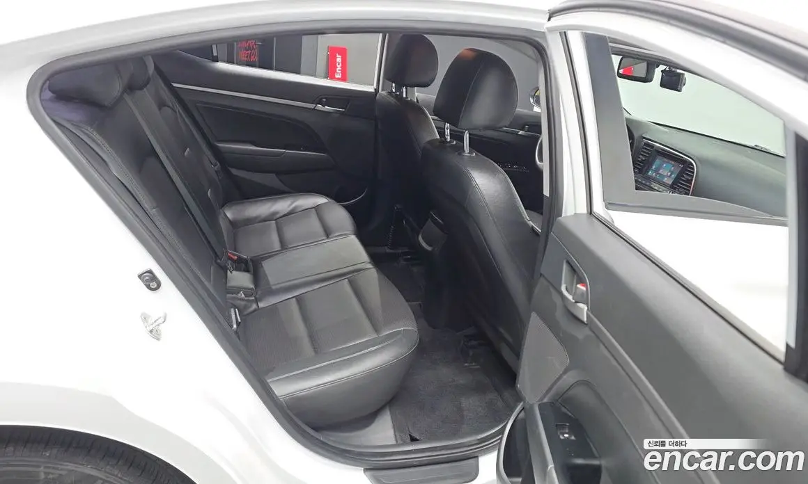 Hyundai Avante 2017 1.6 автомат (гидро), фото 11