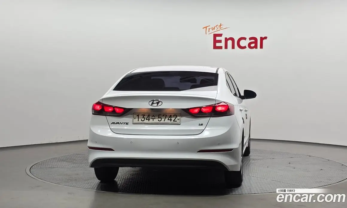 Hyundai Avante 2017 1.6 автомат (гидро), фото 4