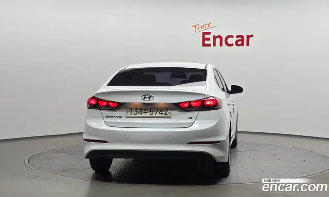 Hyundai Avante 2017 1.6 автомат (гидро), миниатюра 4