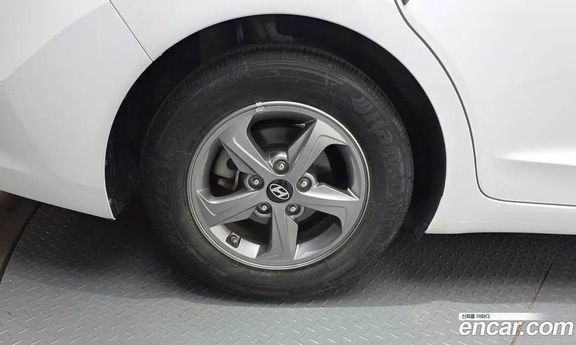 Hyundai Avante 2017 1.6 автомат (гидро), фото 5