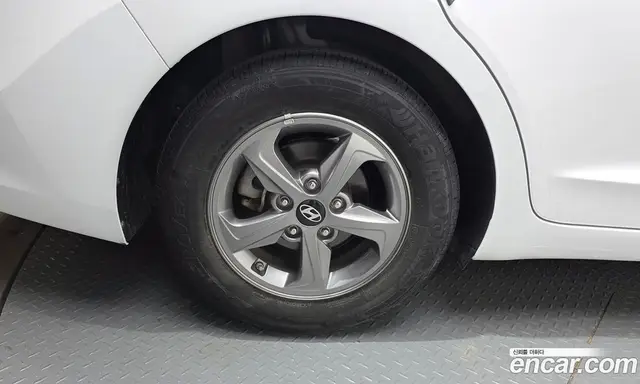 Hyundai Avante 2017 1.6 автомат (гидро), миниатюра 5