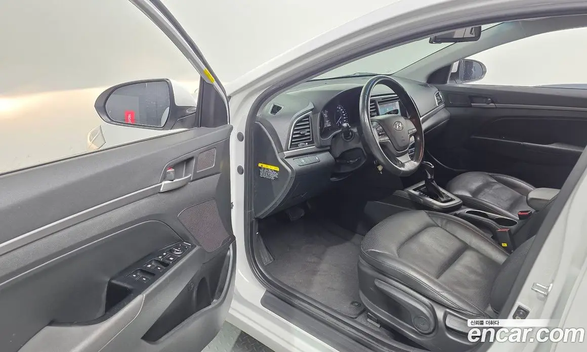 Hyundai Avante 2017 1.6 автомат (гидро), фото 10