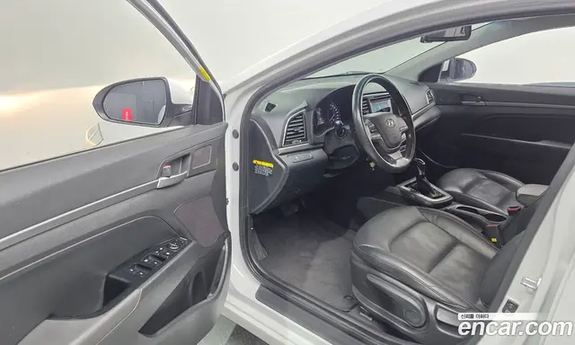 Hyundai Avante 2017 1.6 автомат (гидро), миниатюра 10