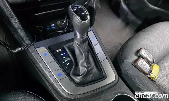 Hyundai Avante 2018 1.6 автомат (гидро), миниатюра 12