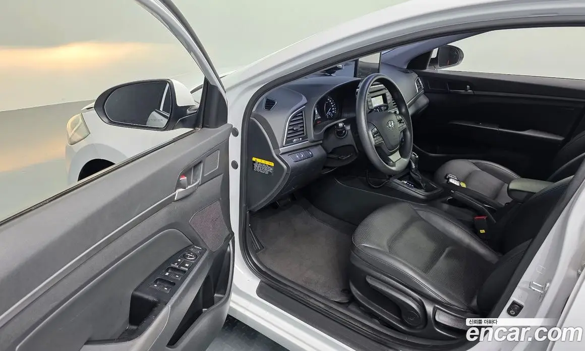 Hyundai Avante 2018 1.6 автомат (гидро), фото 13