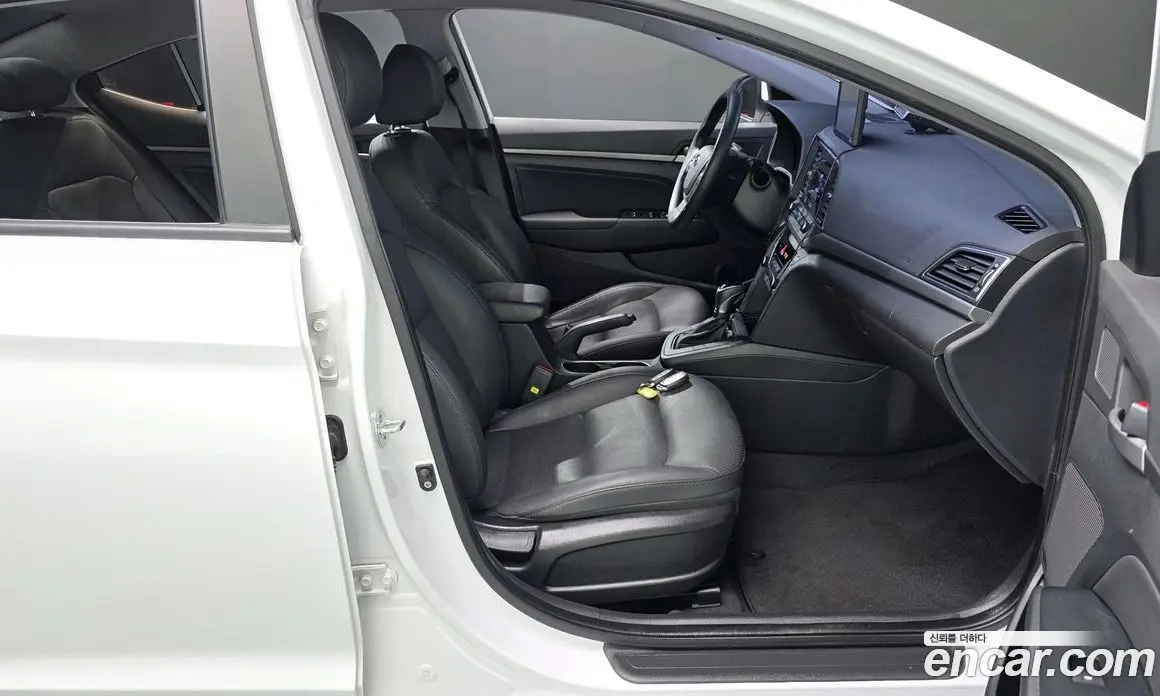 Hyundai Avante 2018 1.6 автомат (гидро), фото 16