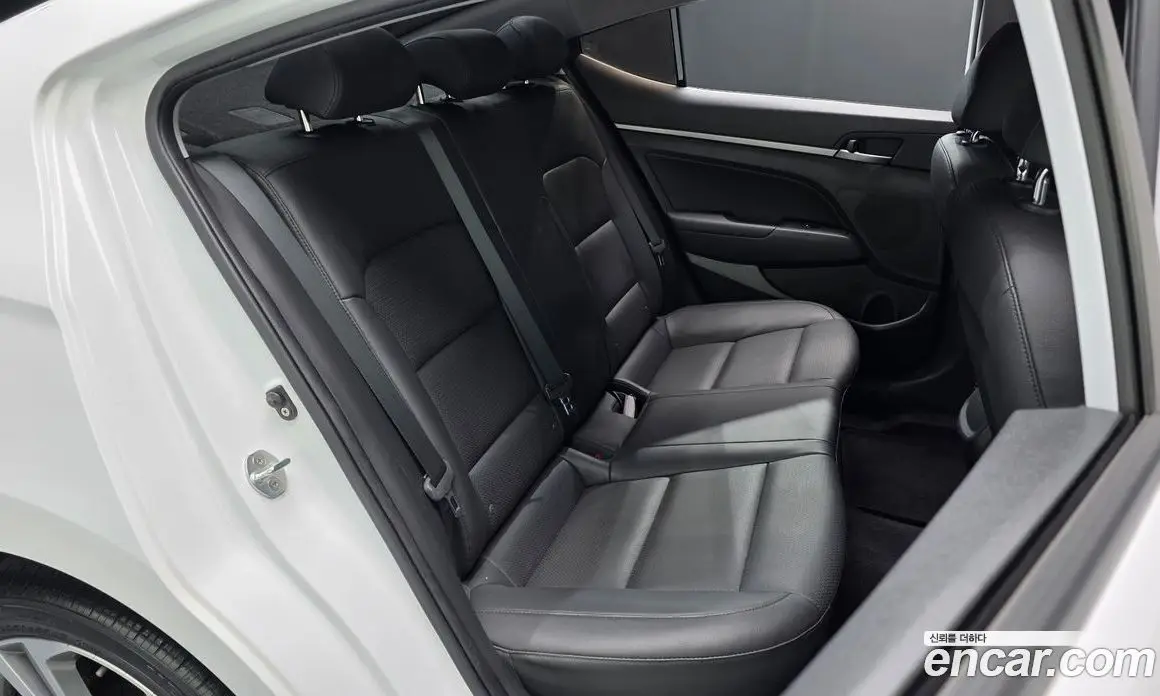 Hyundai Avante 2018 1.6 автомат (гидро), фото 17