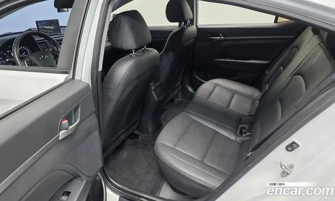 Hyundai Avante 2018 1.6 автомат (гидро), фото 18
