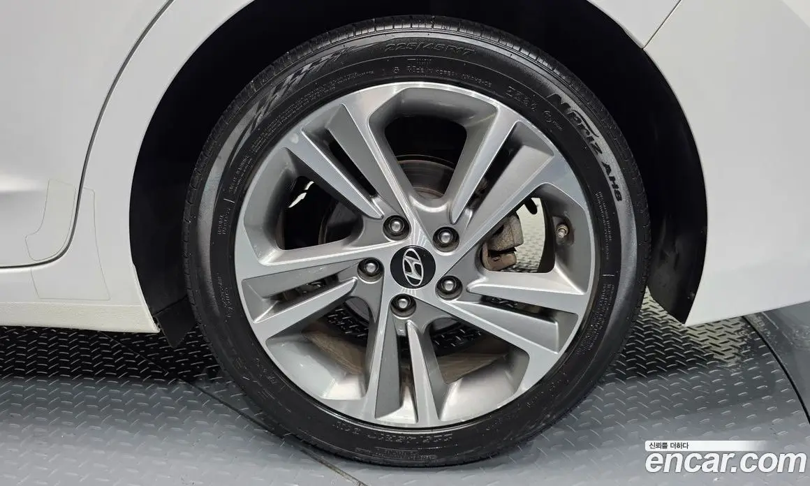 Hyundai Avante 2018 1.6 автомат (гидро), фото 7