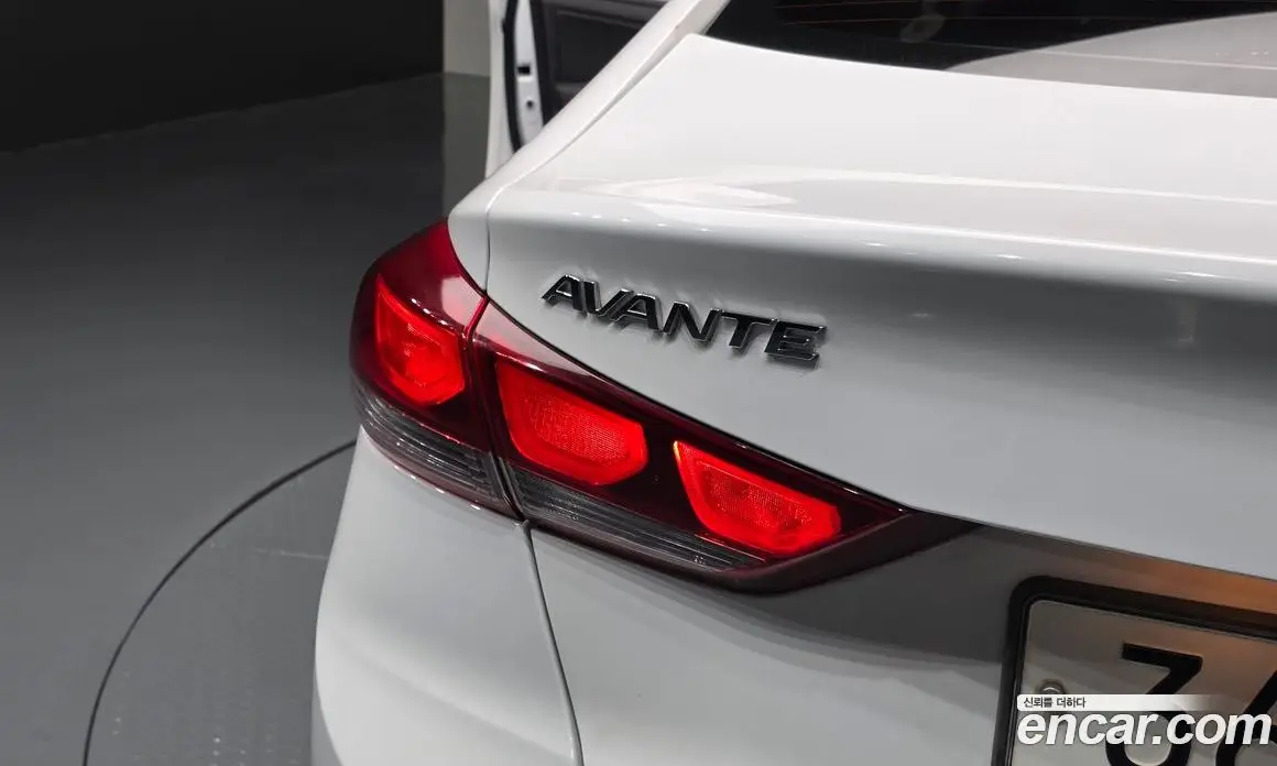 Hyundai Avante 2018 1.6 автомат (гидро), фото 9