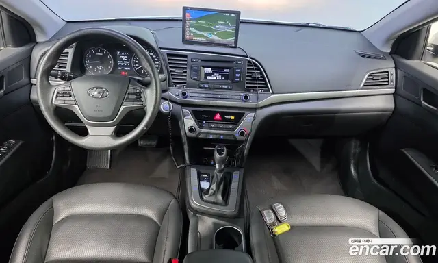 Hyundai Avante 2018 1.6 автомат (гидро), миниатюра 10
