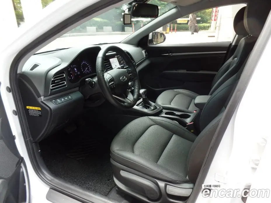 Hyundai Avante 2019 1.6 автомат (гидро), фото 12
