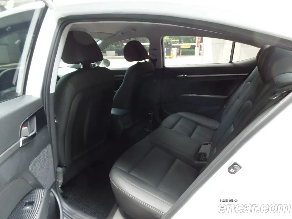 Hyundai Avante 2019 1.6 автомат (гидро), фото 13