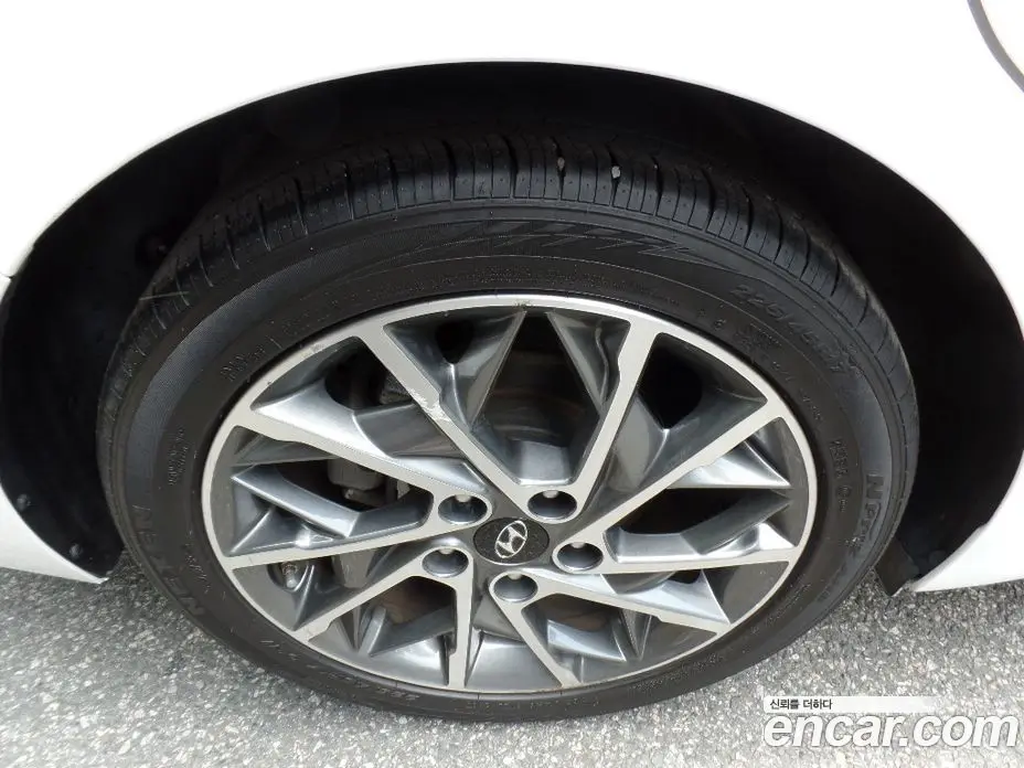 Hyundai Avante 2019 1.6 автомат (гидро), фото 15