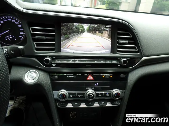 Hyundai Avante 2019 1.6 автомат (гидро), миниатюра 7