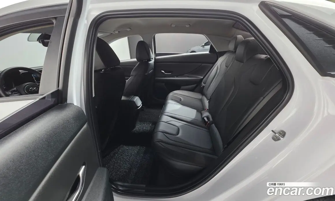Hyundai Avante 2021 1.6 автомат (гидро), фото 17