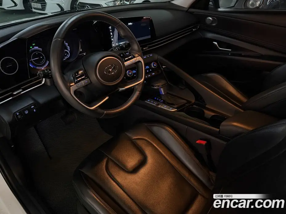 Hyundai Avante 2023 1.6 автомат (гидро), фото 13