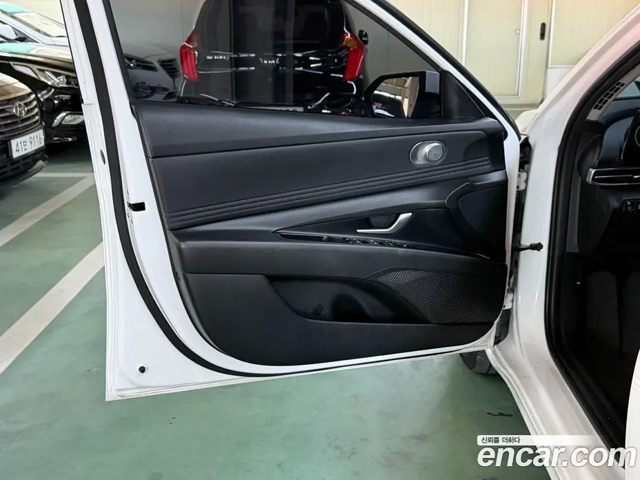 Hyundai Avante 2023 1.6 автомат (гидро), фото 18