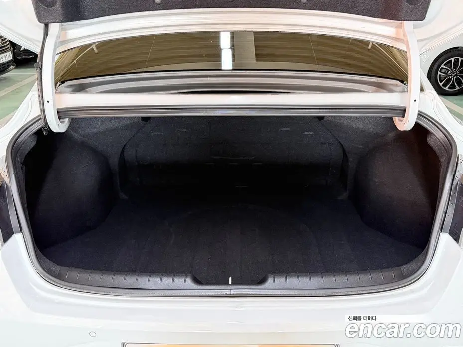 Hyundai Avante 2023 1.6 автомат (гидро), фото 20