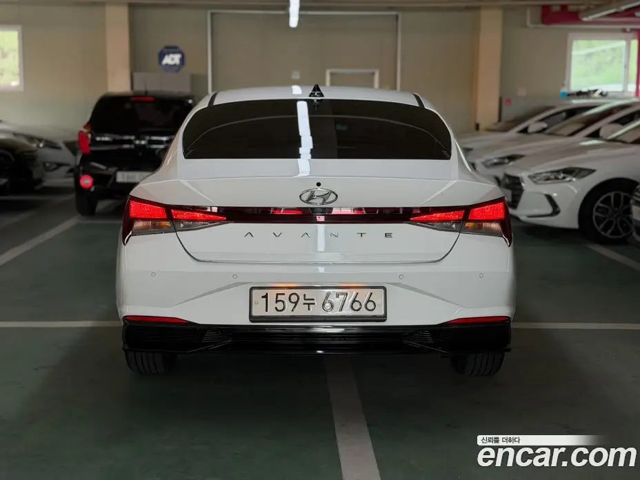 Hyundai Avante 2023 1.6 автомат (гидро), фото 4