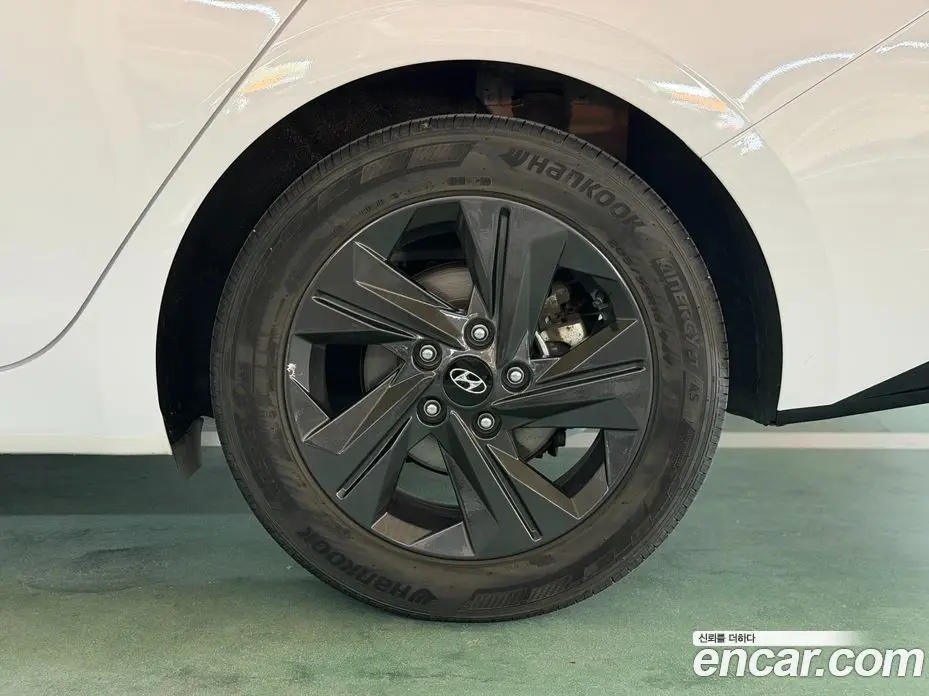 Hyundai Avante 2023 1.6 автомат (гидро), фото 5