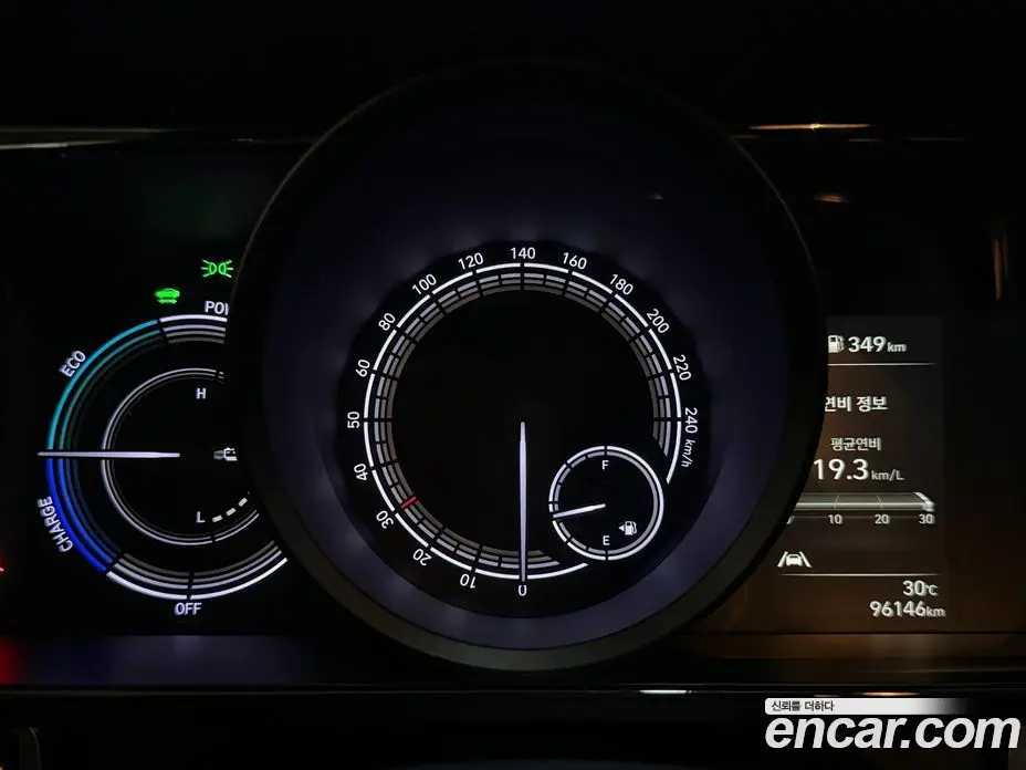 Hyundai Avante 2023 1.6 автомат (гидро), фото 8