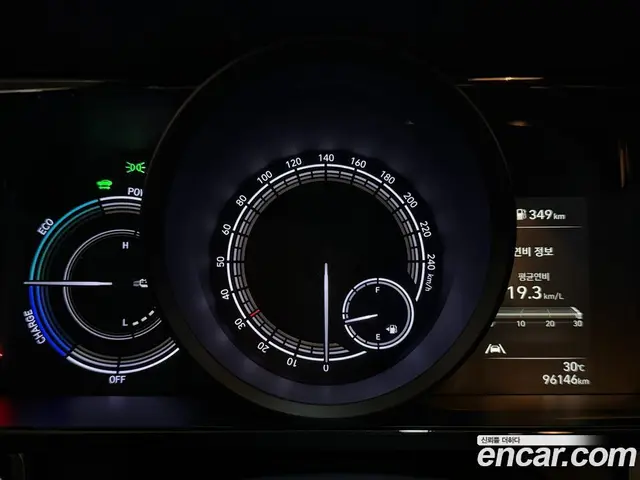 Hyundai Avante 2023 1.6 автомат (гидро), миниатюра 8