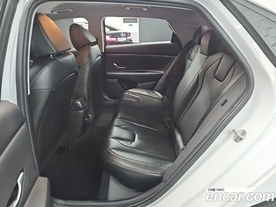 Hyundai Avante 2023 1.6 автомат (гидро), фото 12