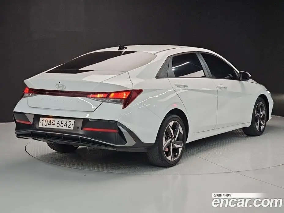 Hyundai Avante 2023 1.6 автомат (гидро), фото 4