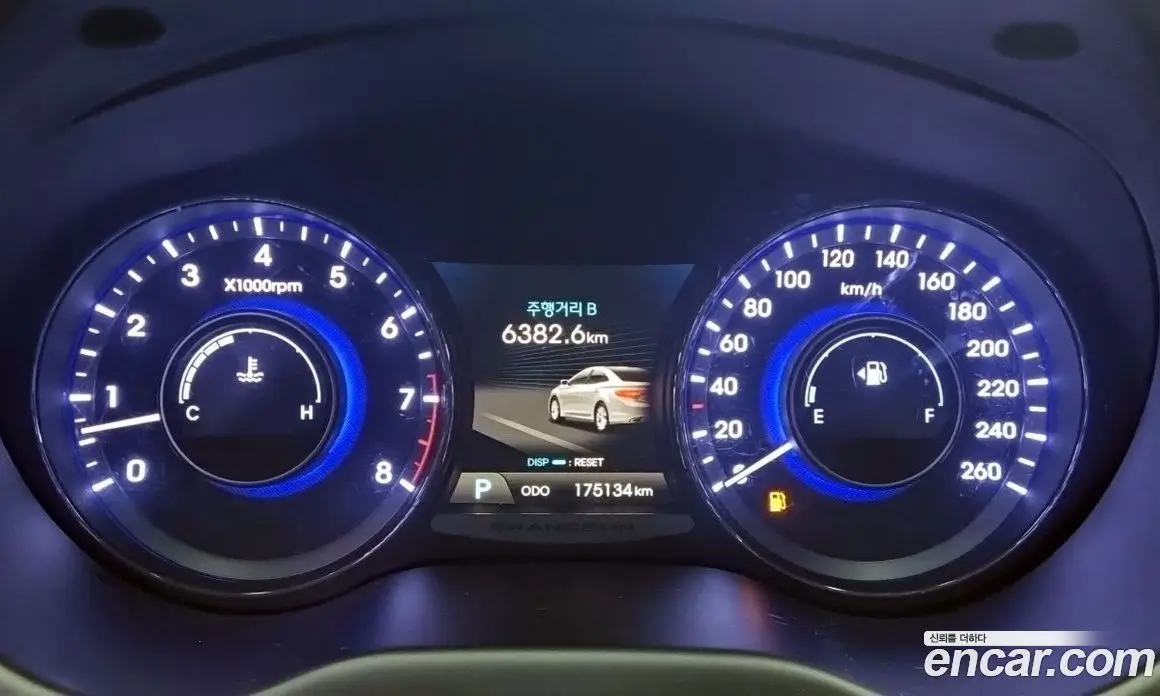 Hyundai Grandeur 2013 2.4 автомат (гидро), фото 8