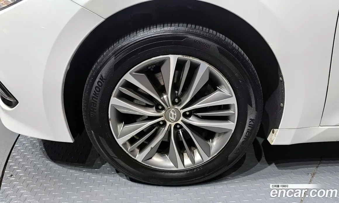 Hyundai Grandeur 2014 2.4 автомат (гидро), фото 5 Hyundai Grandeur 2014 2.4 автомат (гидро), фото 5