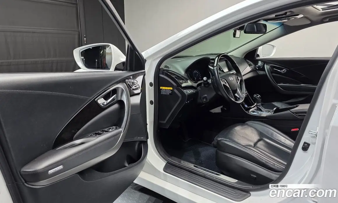 Hyundai Grandeur 2016 2.4 автомат (гидро), фото 13