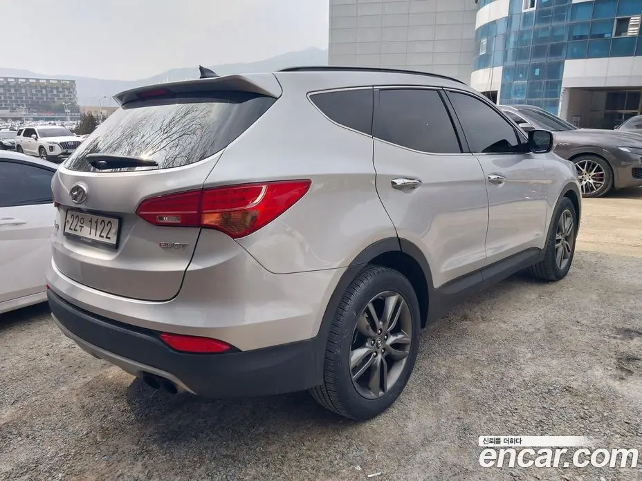 Hyundai Santa Fe 2013 2.2 автомат (гидро), фото 4 Hyundai Santa Fe 2013 2.2 автомат (гидро), фото 4