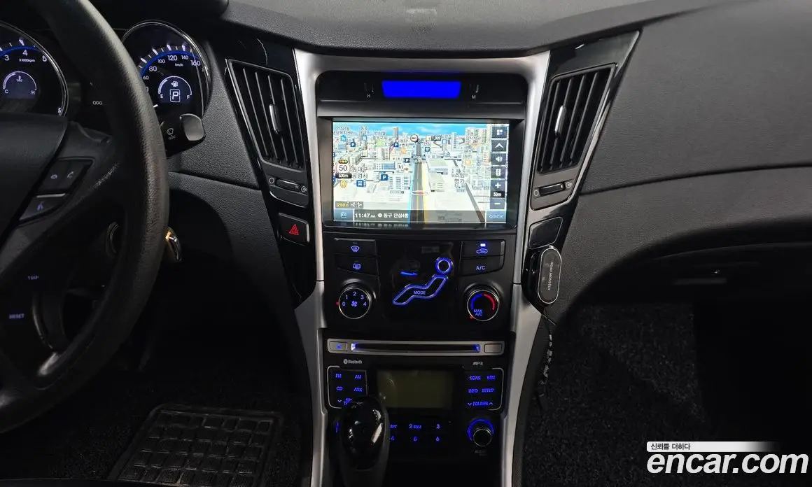 Hyundai Sonata 2011 2.0 автомат (гидро), фото 13
