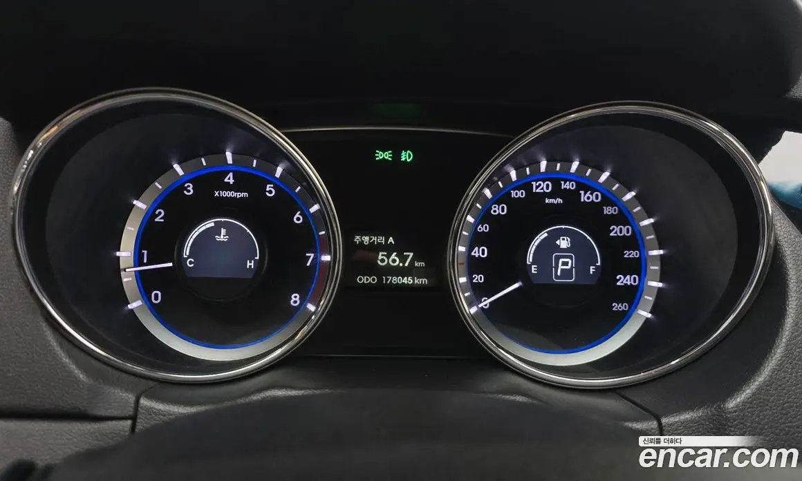 Hyundai Sonata 2011 2.0 автомат (гидро), фото 8