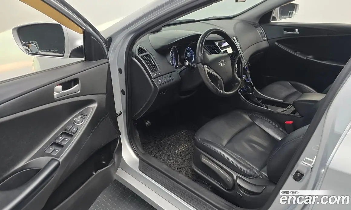 Hyundai Sonata 2011 2.0 автомат (гидро), фото 10