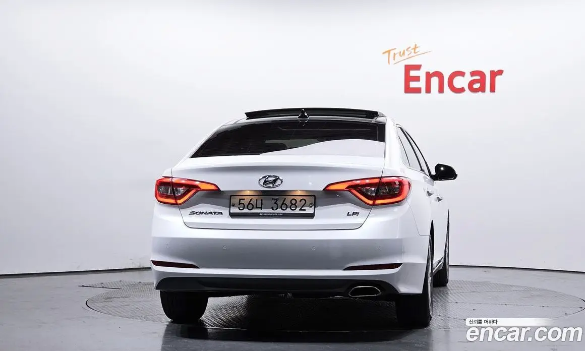 Hyundai Sonata 2014 2.0 автомат (гидро), фото 4