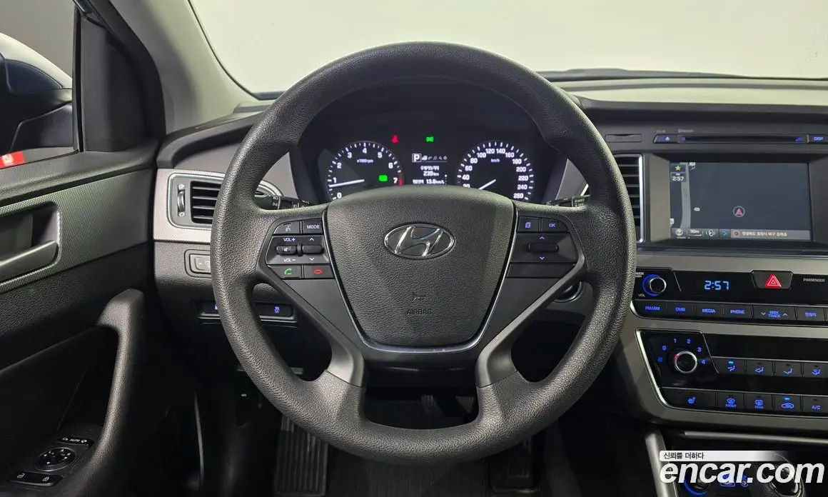 Hyundai Sonata 2015 2.0 автомат (гидро), фото 13