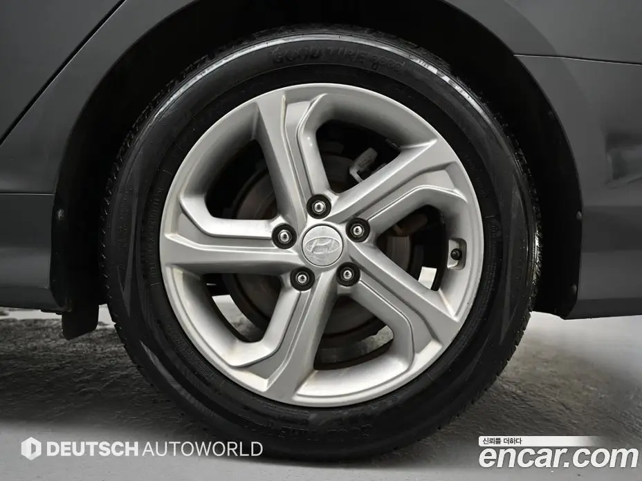 Hyundai Sonata 2017 2.0 автомат (гидро), фото 5
